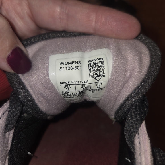 Saucony Women's Size 11 Charcoal and Pink Sneakers with Silver Accents - Picture 5 of 5